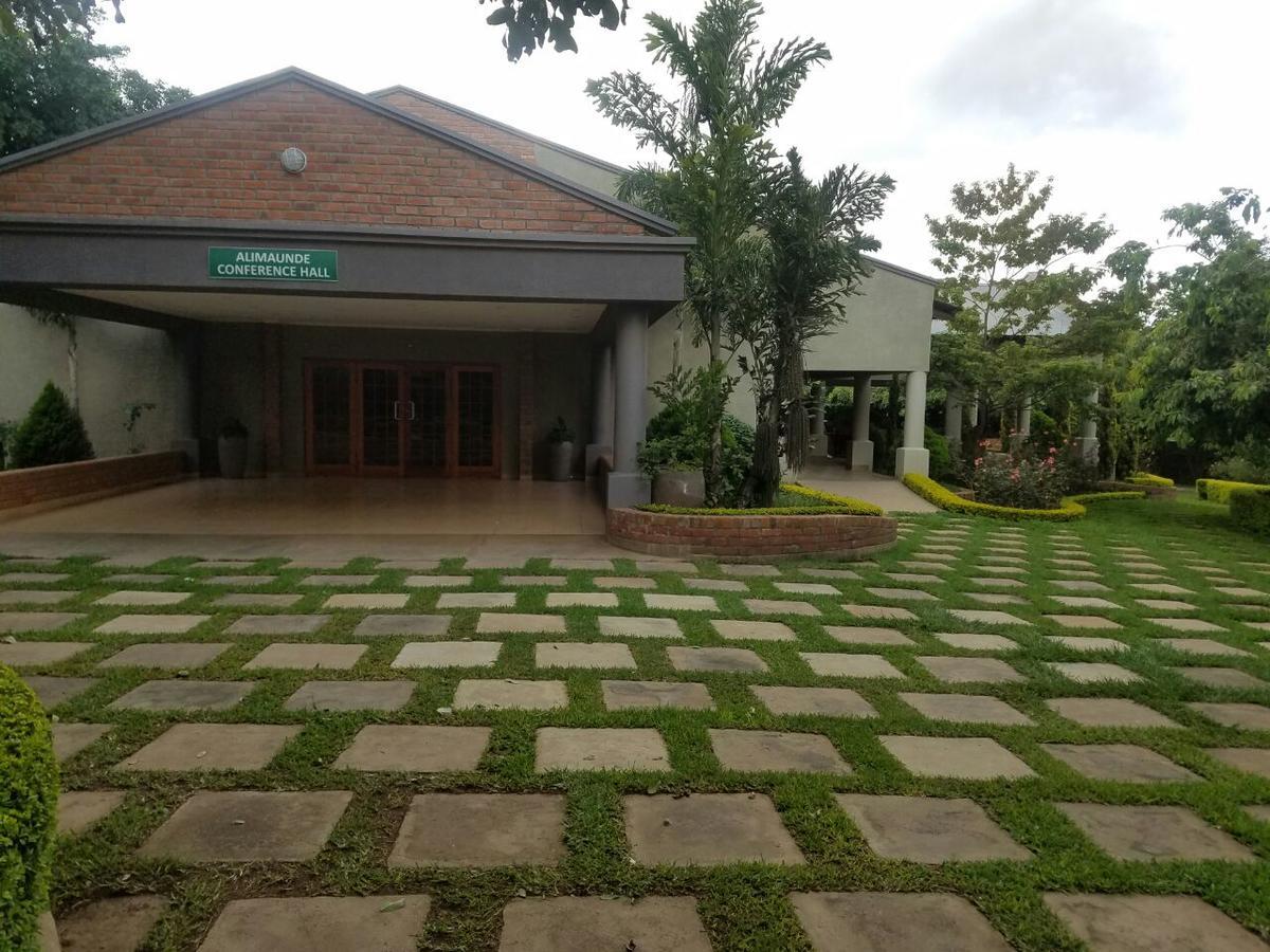 Ufulu Gardens Hotel Lilongwe Extérieur photo