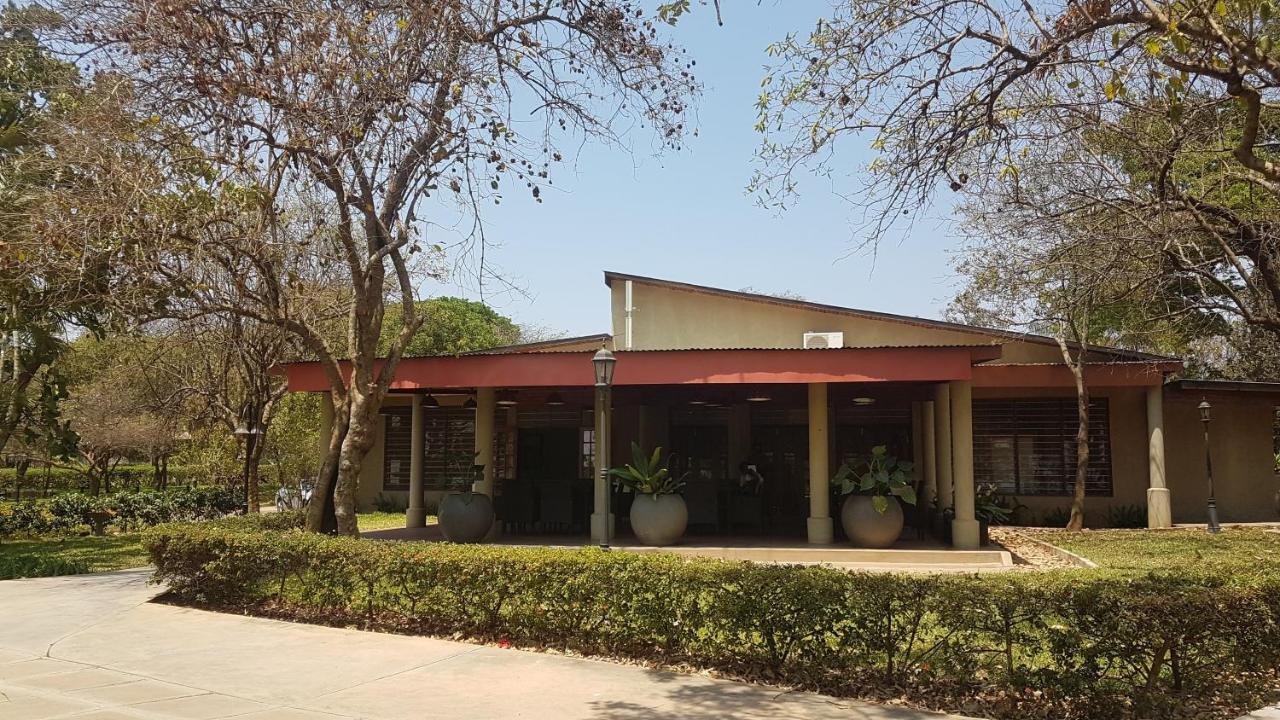 Ufulu Gardens Hotel Lilongwe Extérieur photo