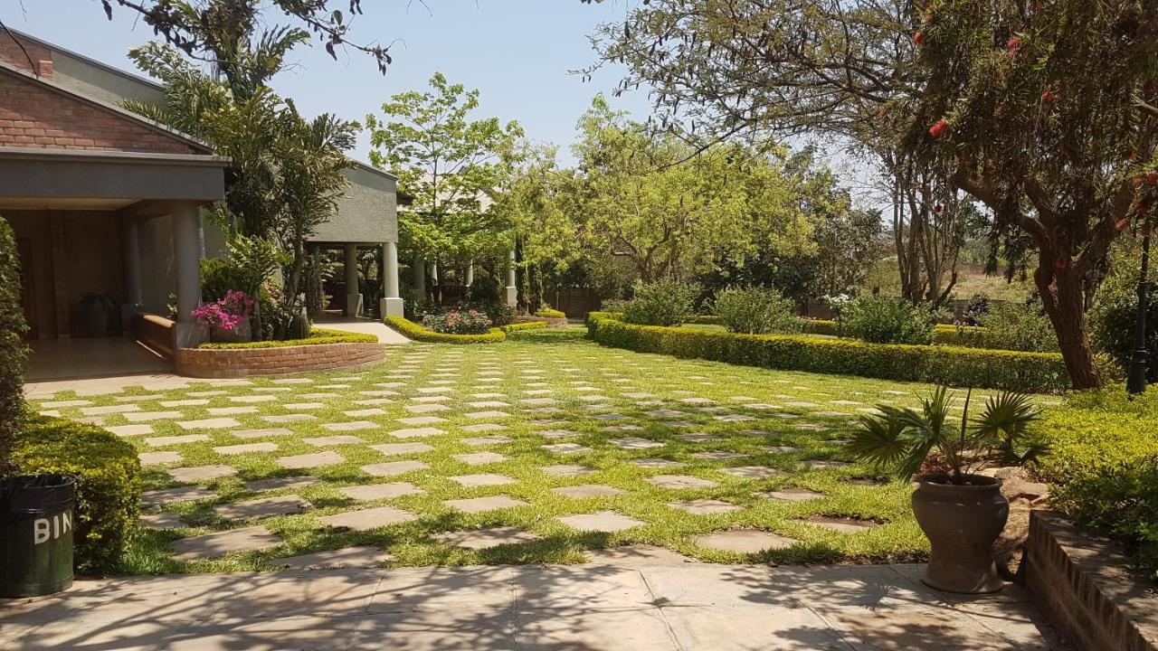 Ufulu Gardens Hotel Lilongwe Extérieur photo